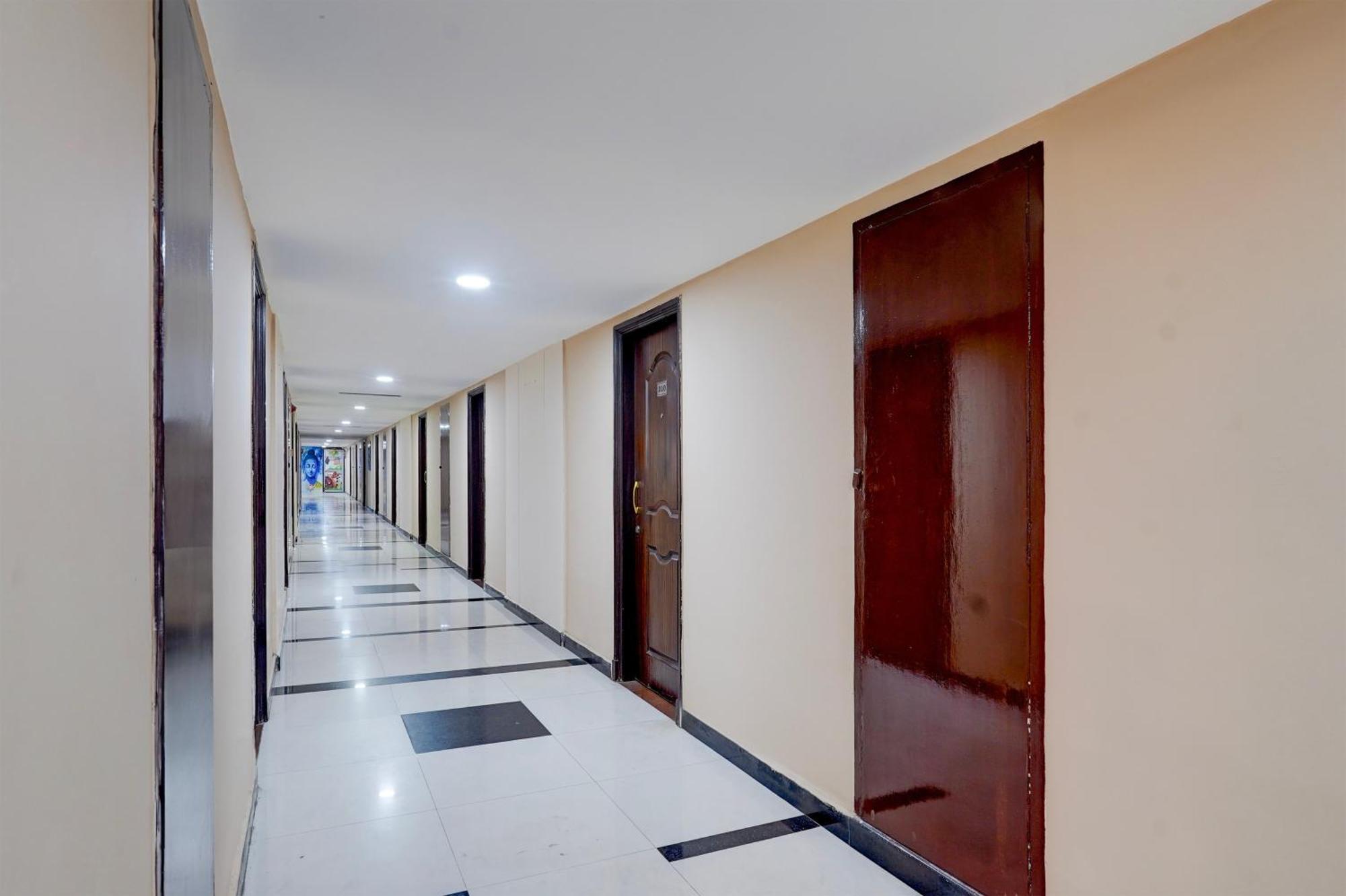 Готель Super Townhouse Koyambedu Ченнаї Екстер'єр фото