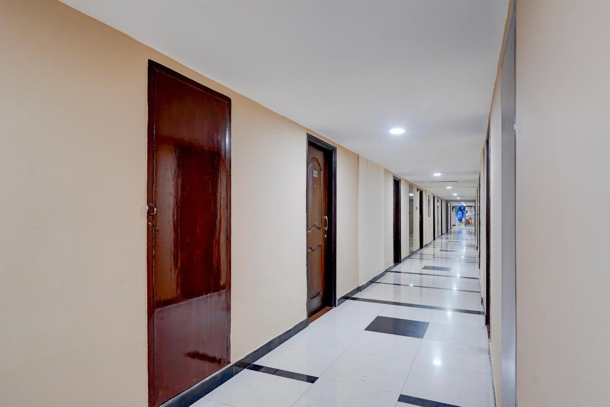Готель Super Townhouse Koyambedu Ченнаї Екстер'єр фото
